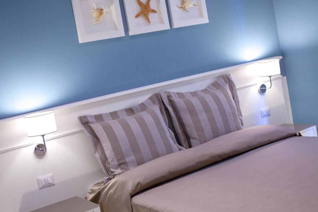 Two Connecting Double Rooms,12957156:JPEG
